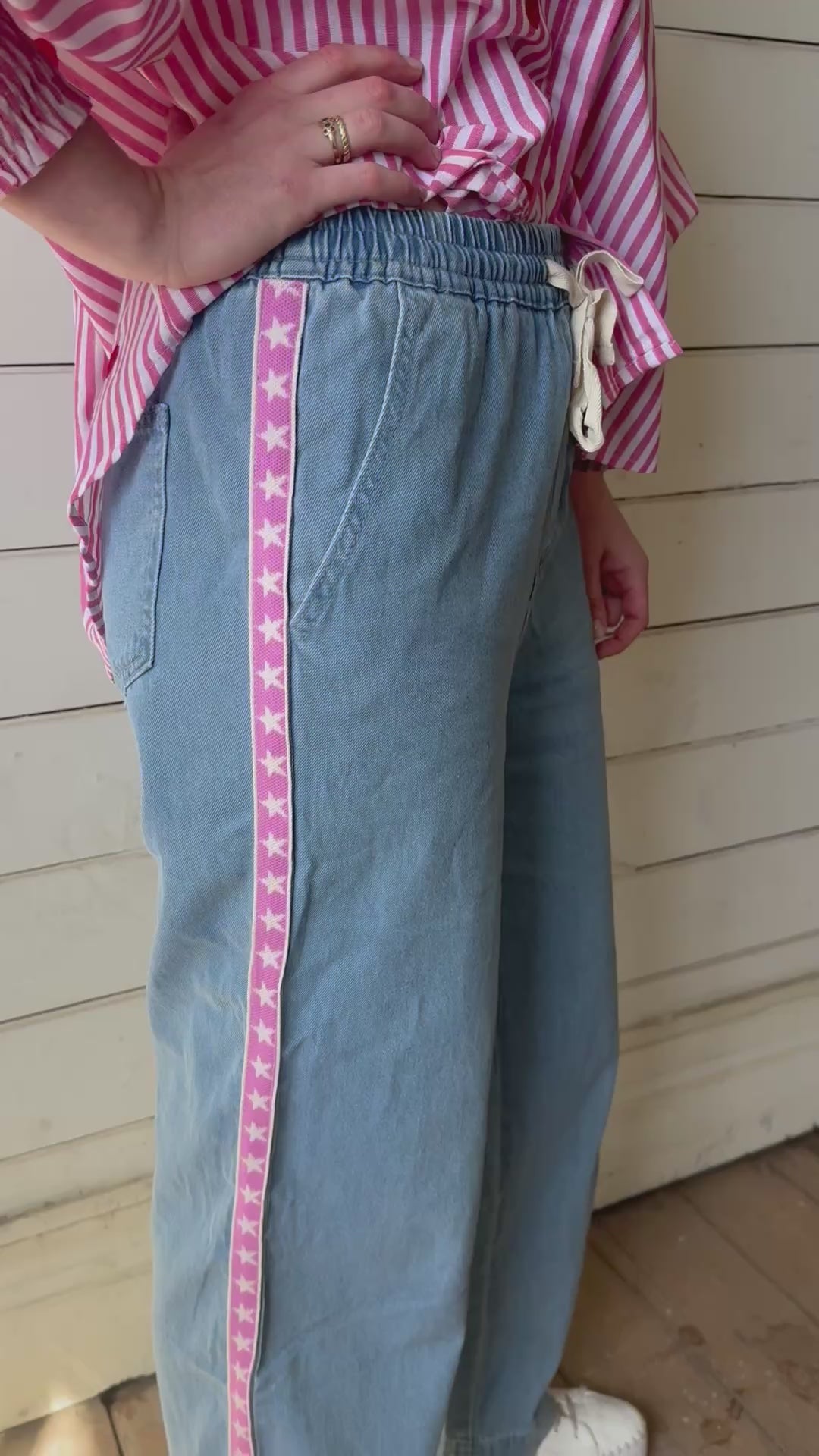 Label of love, side detail Jean