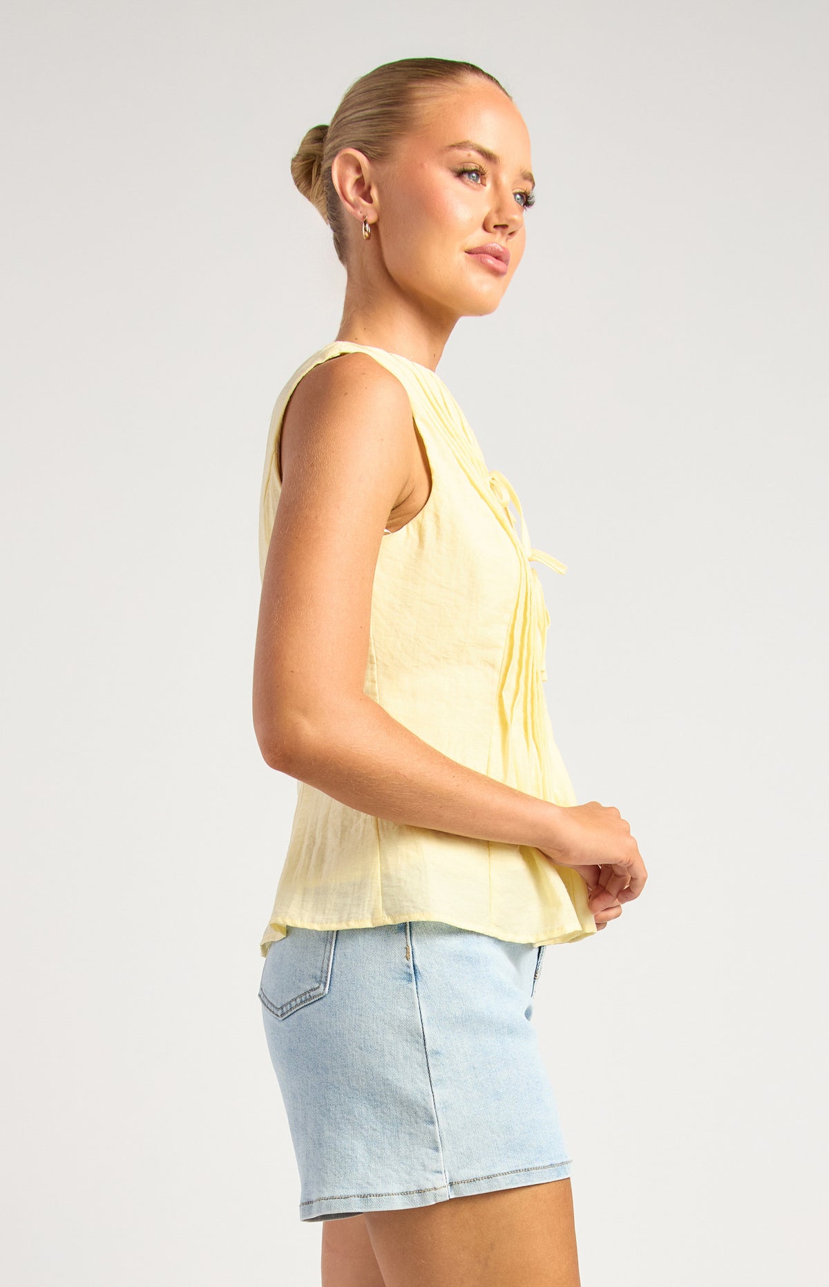 Style State Front Tie Pleated Detail Top